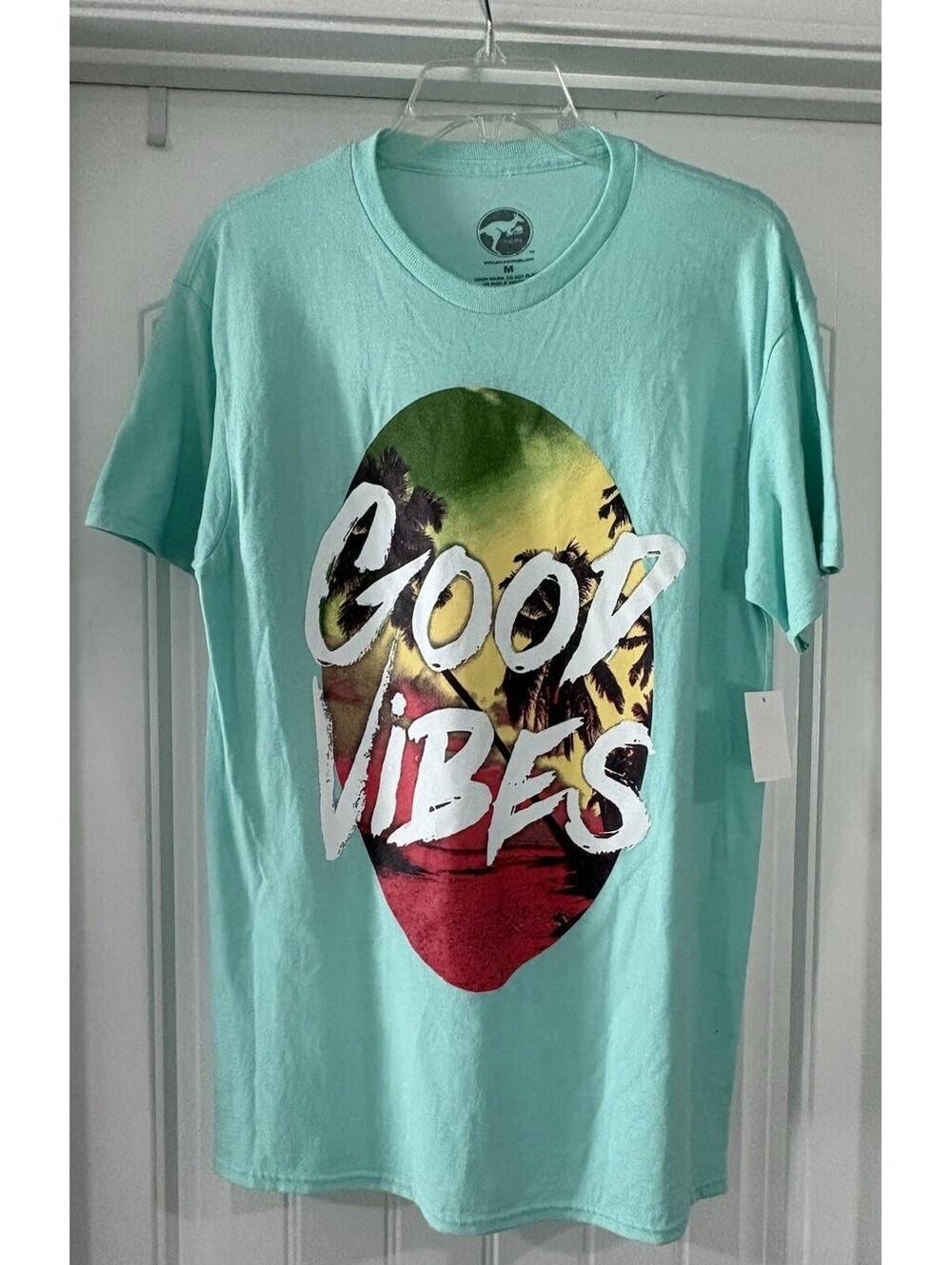 NWT Women’s Sz M 100% Cotton Graphic Novelty T-shirt 'Good Vibes’